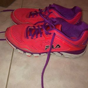 Woman’s 7 1/2 vintage neon pink fila sneakers